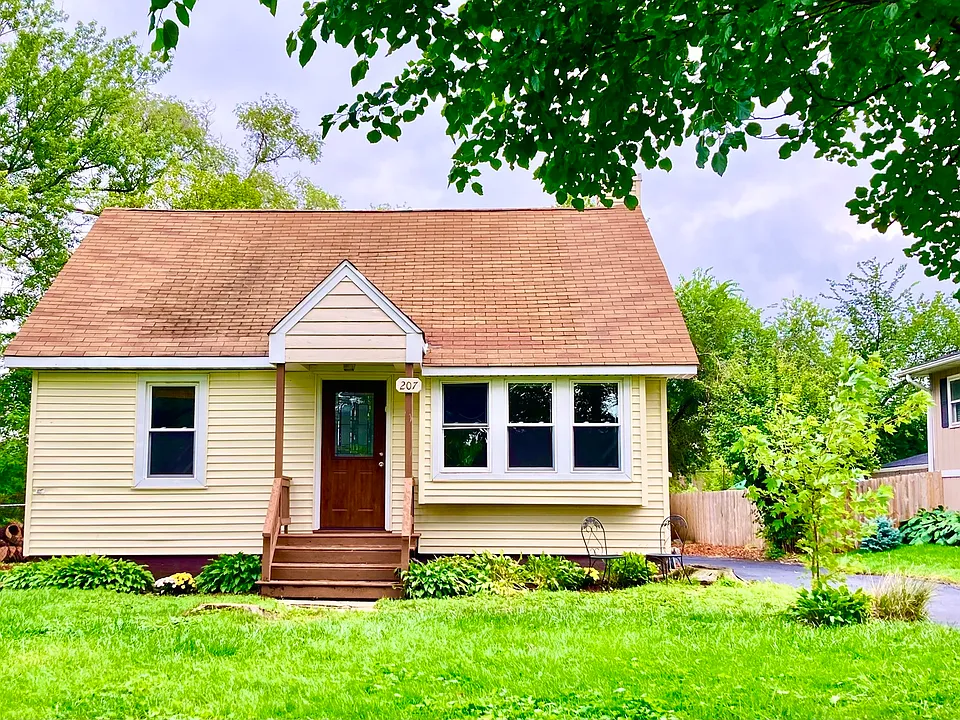 207 Village Rd