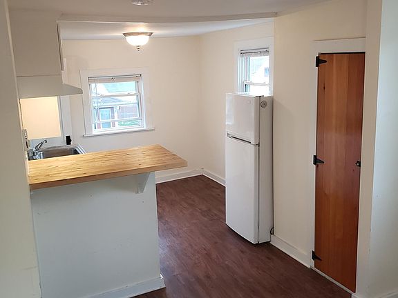 5th image of 300 N Kalamazoo St APT 2