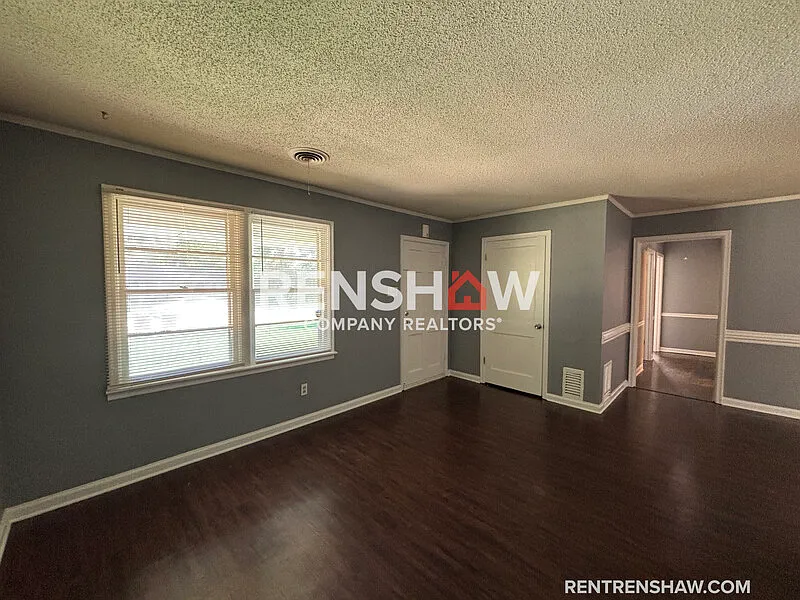 3 bed, 1.0 bath, 1034 sqft, $1,250 — Photo 3