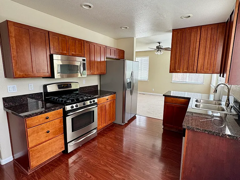 10185 Hampton Park Dr — Photo 6