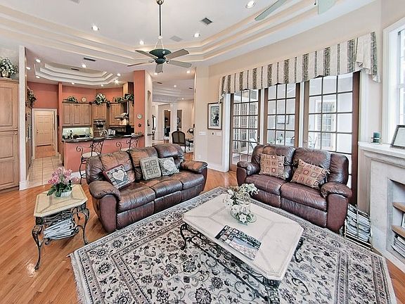 3rd image of 6402 Renwick Cir