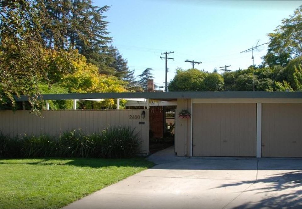 1,890sqft 4B/2B on 10,032sqft Lot