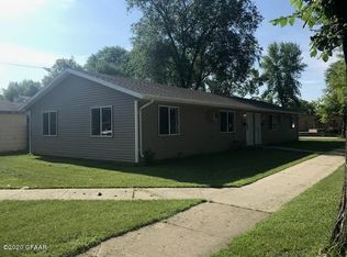 1424 6th Ave N, Grand Forks, ND 58203