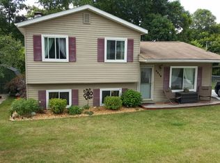 9570 Lone Pine St, White Lake, MI 48386