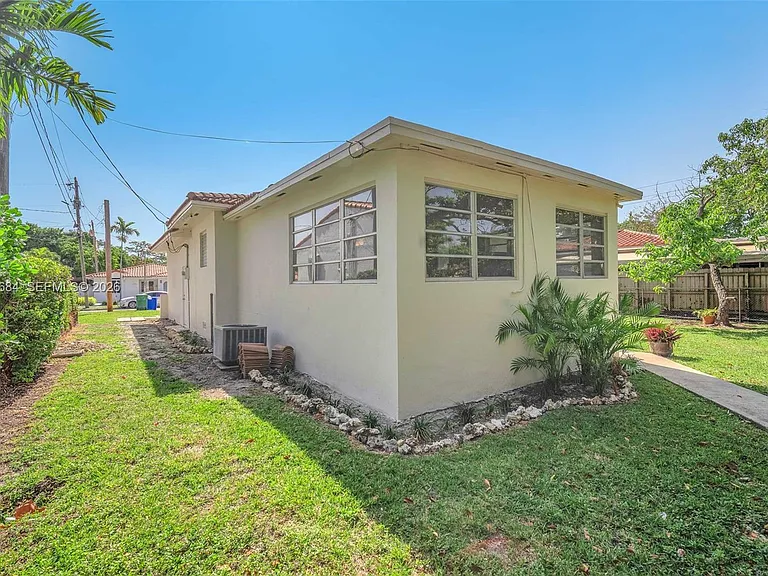 2420 SW 21st Ave — Photo 22