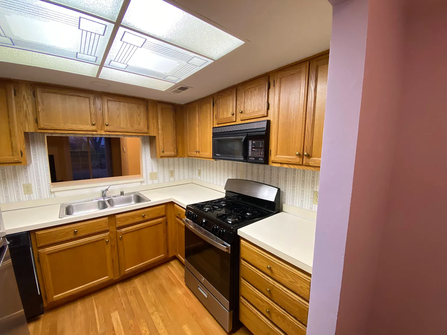 2 bed, 1275 sqft, $2,000 — Photo 3