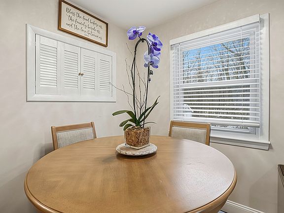 4th image of 358 Underwood St