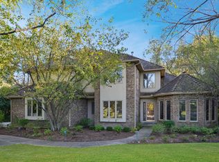 309 Camelot Ln, Libertyville, IL