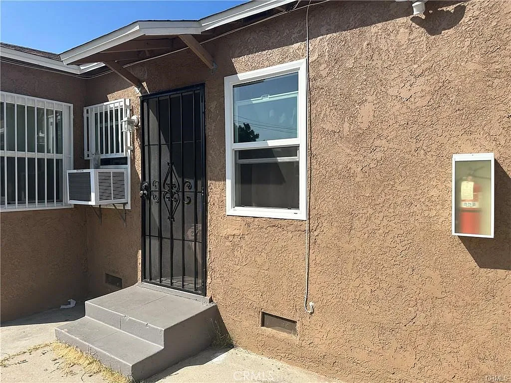Studio, 350 sqft, $1,500 — Photo 1