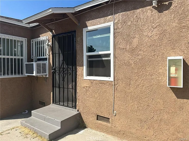 8803 S Hoover St — Photo 1