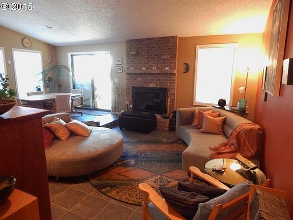 2nd image of 8416 NE 60th St