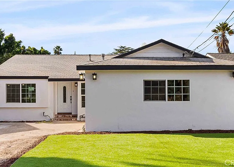 5651 Radford Ave — Photo 11