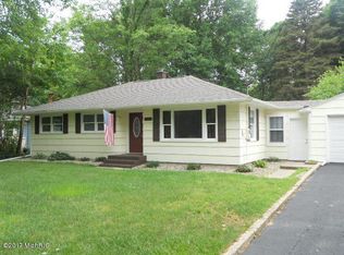 2897 Sunnycrest Dr, Kalamazoo, MI 49048