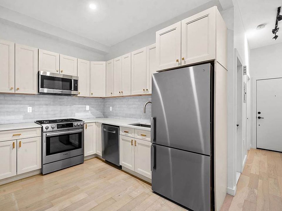 1st image of 250 Patchen Ave #1