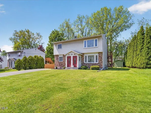 5 Deer Path Drive, Colonie, NY 12205