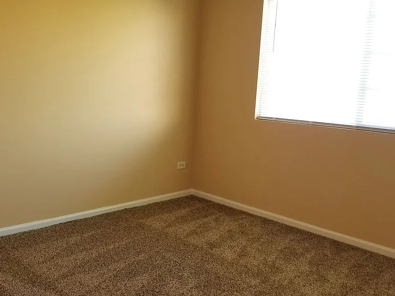 1126 Clover Dr — Photo 16