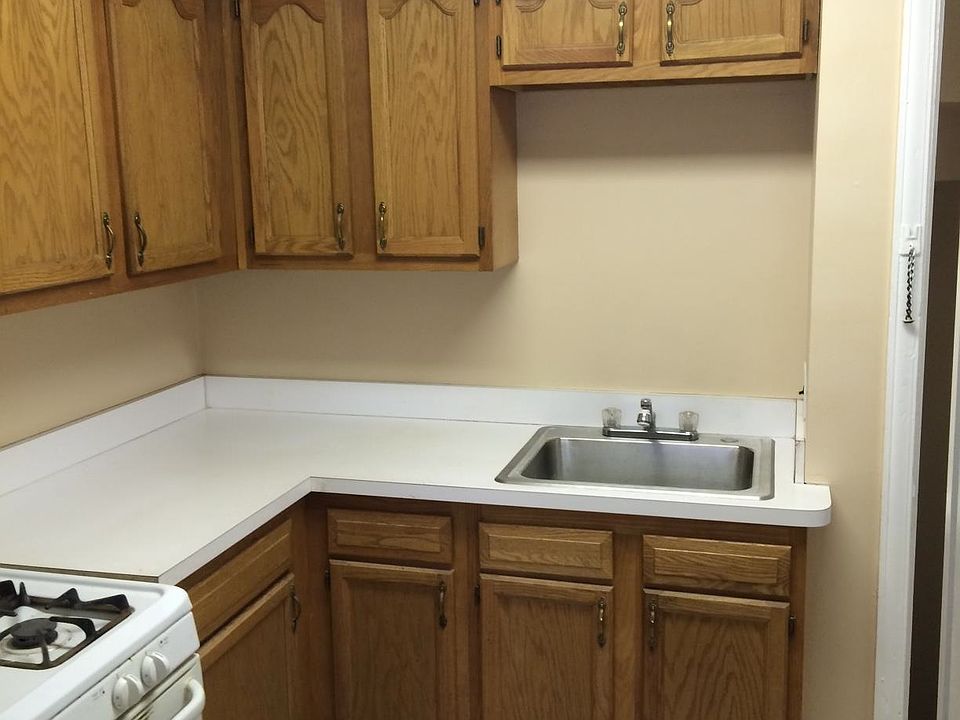 1st image of 11661 Glastonbury Ave