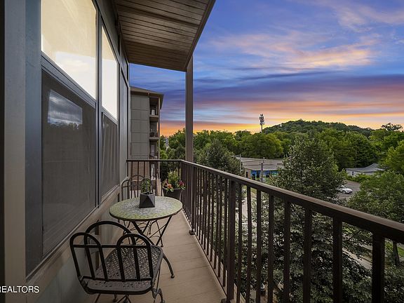 4th image of 445 W Blount Ave APT 301