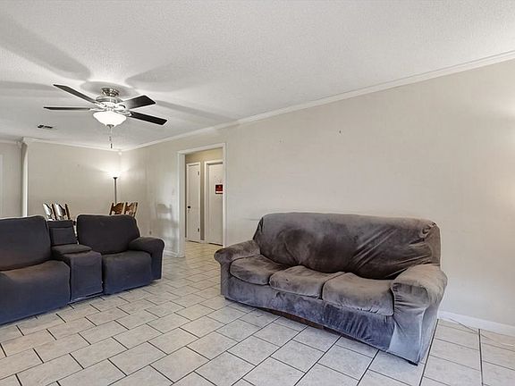 3rd image of 226 Elm Dr