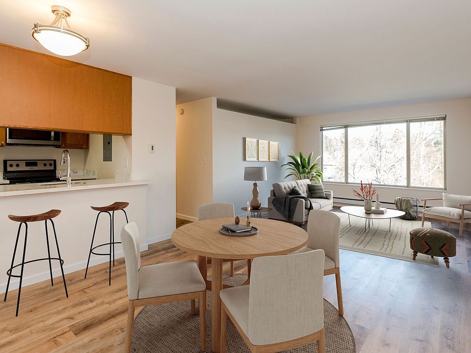 1st image of 2700 NE 125th St APT 403
