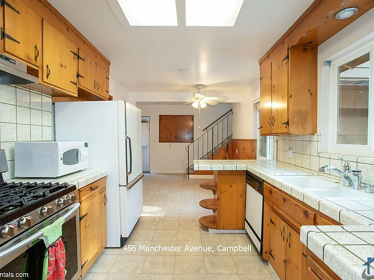 456 Manchester Ave — Photo 4