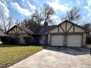 129 Tamarisk Trl, Lake Jackson, TX 77566