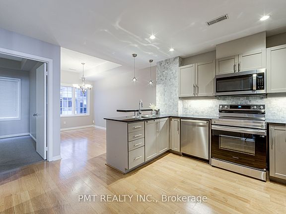 5th image of 11 Niagara St Unit 23