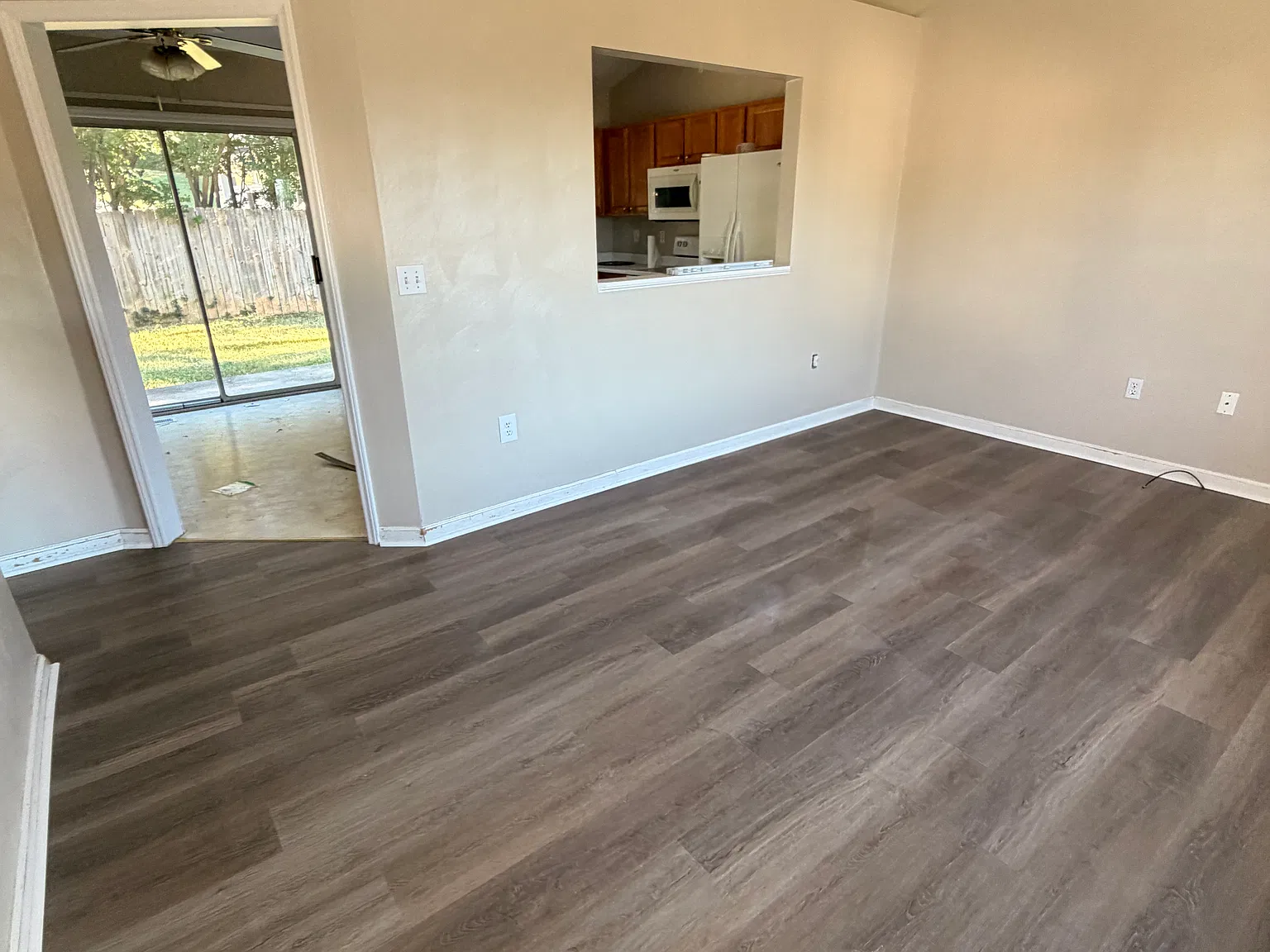 3 bed, 2.5 bath, 1840 sqft, $2,017 — Photo 4