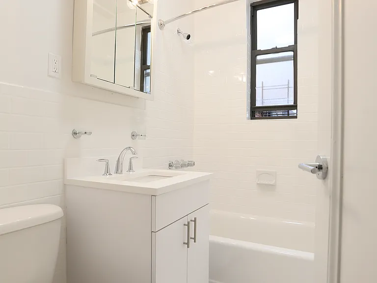 140 E 46th St #9H — Photo 6