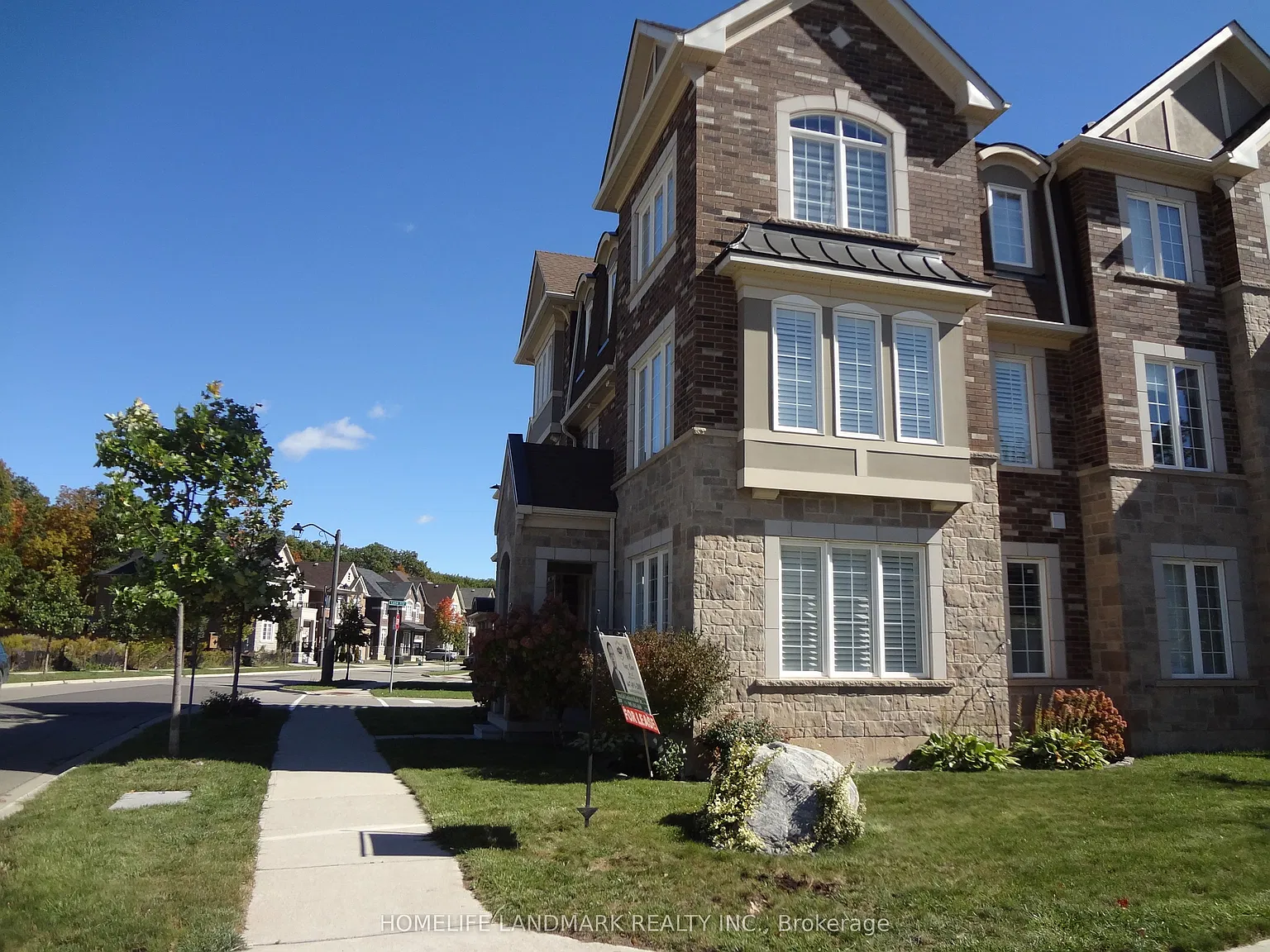 4 bed, $3,900 — Photo 2