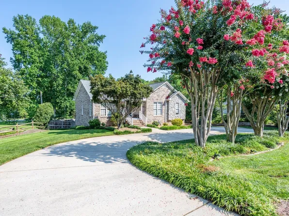 4288 Harbor Ln, Sherrills Ford, NC 28673