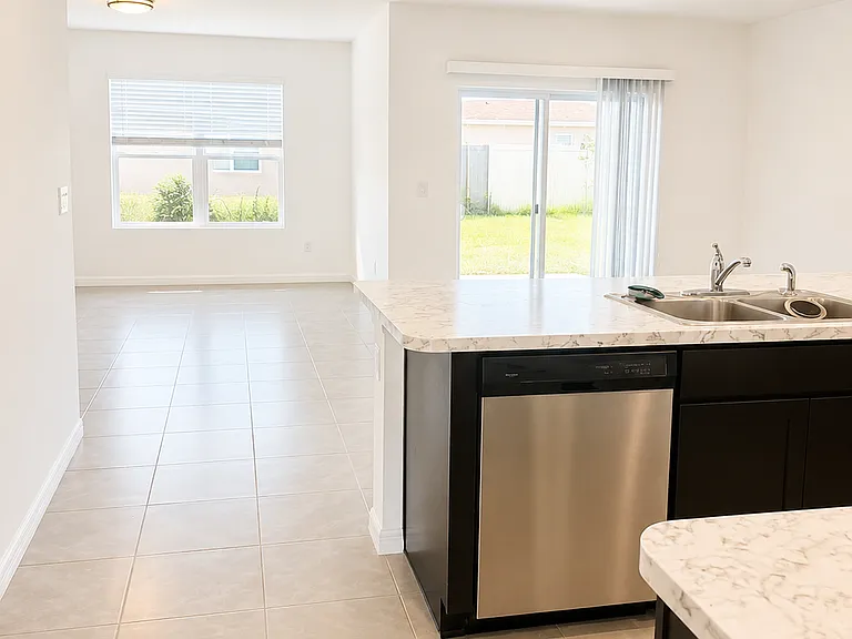1136 Valley View Ave — Photo 3