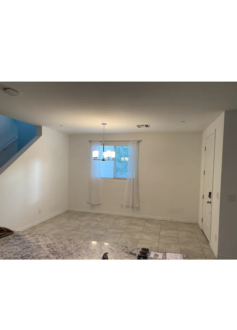 3 bed, 2.5 bath, 1827 sqft, $2,200 — Photo 4