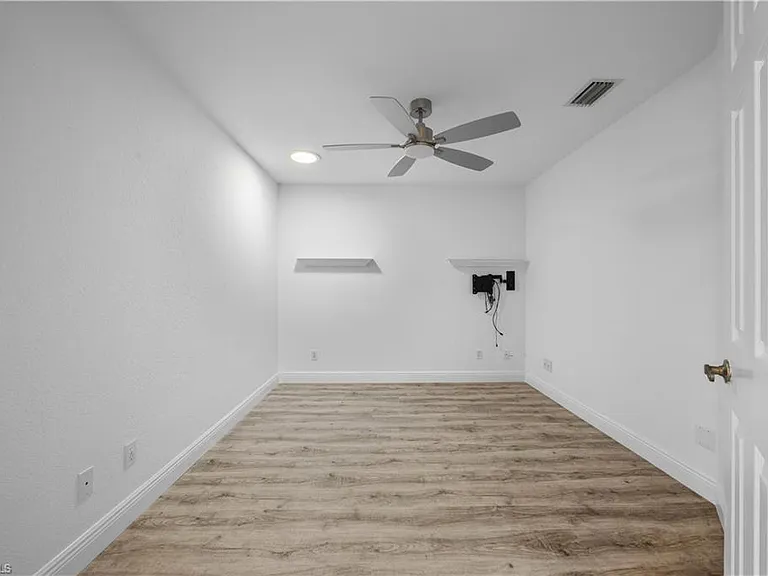 6654 Tannin Ln #B — Photo 22