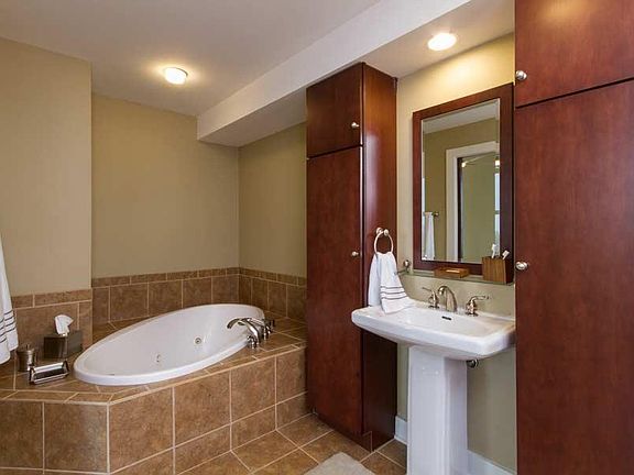 5th image of 222 1st St #902