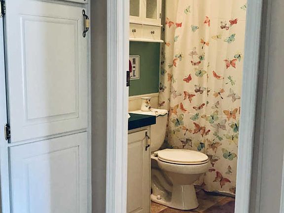 3rd image of 186 Jo Ann St