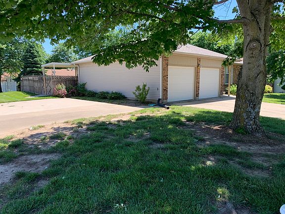 3rd image of 1506 Broadmoor Dr