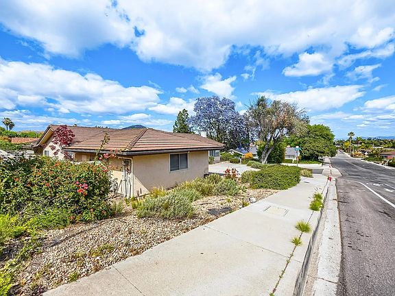3rd image of 6688 Murray Park Dr