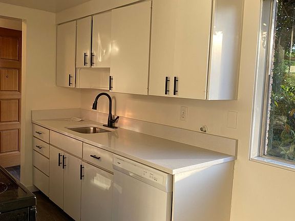 3rd image of 2800 Franklin Ave E #17000252