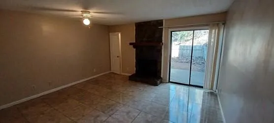 542 Northridge Crossing Dr — Photo 2