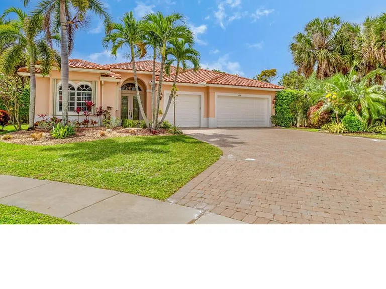 3744 Isles Vista Blvd — Photo 1