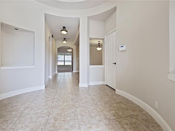 5th image of 1001 Freesia Dr