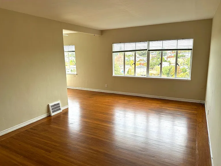 2641 Ivy Dr — Photo 6