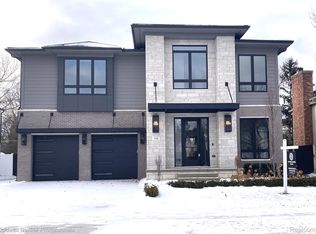 394 S Glenhurst Dr, Birmingham, MI 48009