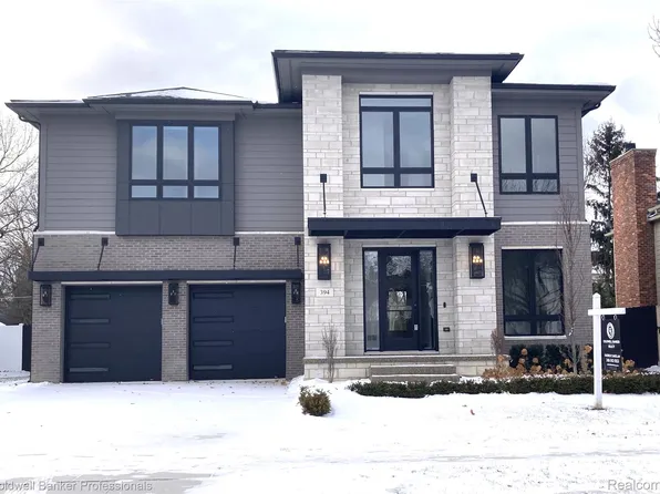 394 S Glenhurst Dr, Birmingham, MI 48009