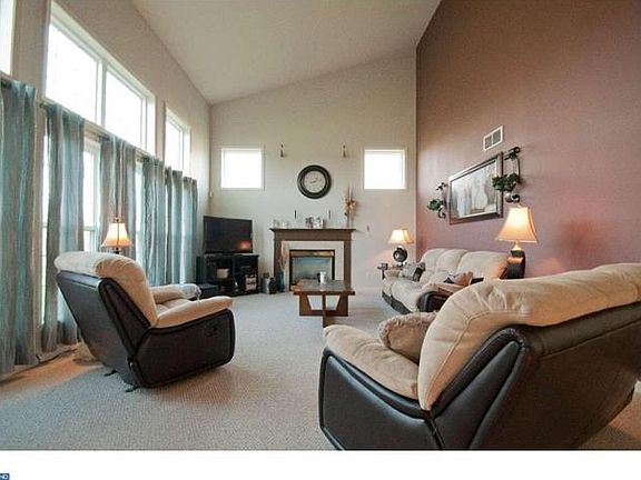 4th image of 404 Redbud Dr