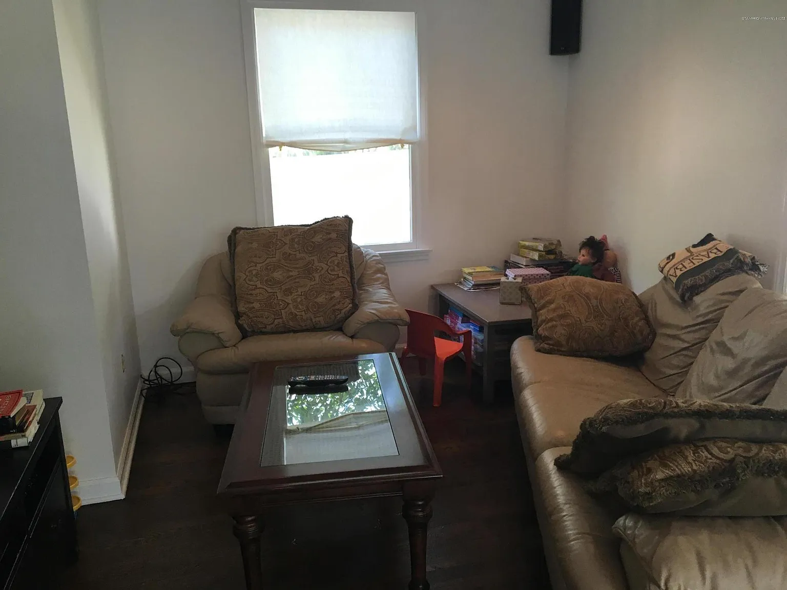 3 bed, 2.5 bath, 3080 sqft, $1,900 — Photo 3