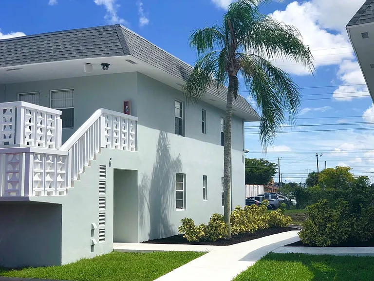 West Palm Lane — Photo 58
