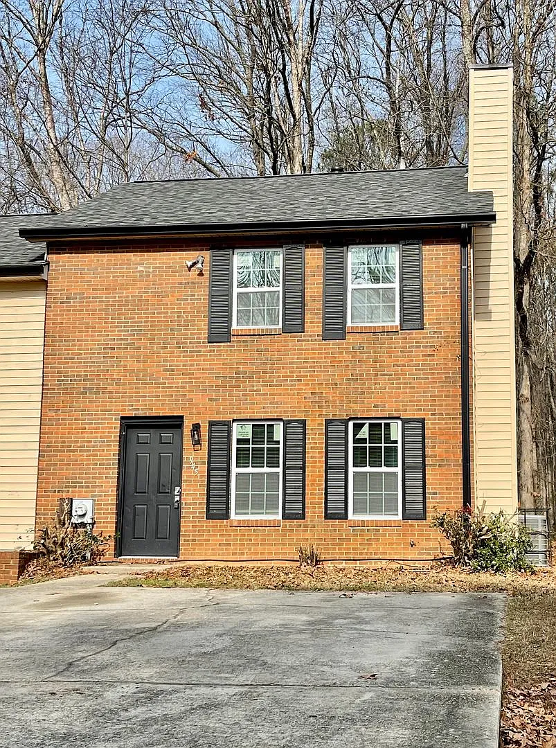 945 Silverwood Drive — Photo 1