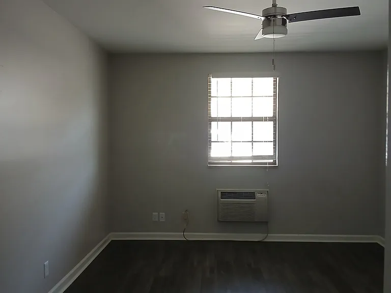 120 Walnut St #23 — Photo 4